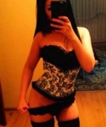 Уверена, что каждая встреча со мной будет незабываемой и полна страсти. Мои услуги охватывают широкий спектр: классический и эротический массаж, эксперименты в постели, ролевые игры и многое другое. Обращайтесь ко мне, и я окуну вас в мир удовольствия и наслаждения. Я готова подарить вам незабываемые эмоции и удовлетворение. У меня есть отличные отзывы от довольных клиентов, которые являются подтверждением моей профессиональности и индивидуального подхода к каждому гостю. 🔥 Я живу в Москве и готова принять вас у себя или приехать к вам. ❣️ На моих фото вы увидите гармонию красоты и страсти. С нетерпением жду вашего звонка! 6399, 27 лет