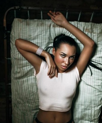 Моя страсть и нежность погрузят тебя в мир безграничного блаженства.
Фото говорят сами за себя: красивое лицо, стройное тело и чувственные губы. Ты не сможешь устоять перед моими обольстительными формами 🍑🔥
У меня есть место для встреч в Москве, где мы сможем насладиться друг другом. Возможен выезд к тебе в отель или апартаменты, чтобы сделать нашу встречу еще более комфортной.
Услуги от меня просто потрясающие! Массаж, стриптиз, оральные ласки, классический и анальный секс – я умею доставить удовольствие во всех его проявлениях.
Развлечемся вместе и оставим все заботы позади. Оставляй свои отзывы после нашей встречи, чтобы другие мужчины тоже могли насладиться моими шалостями 💋💫
Красавица с опытом ждет звонка от щедрого и избалованного мужчины! Кукусики, звоните мне прямо сейчас для процедуры 💋🔥😇 9838, 24 года